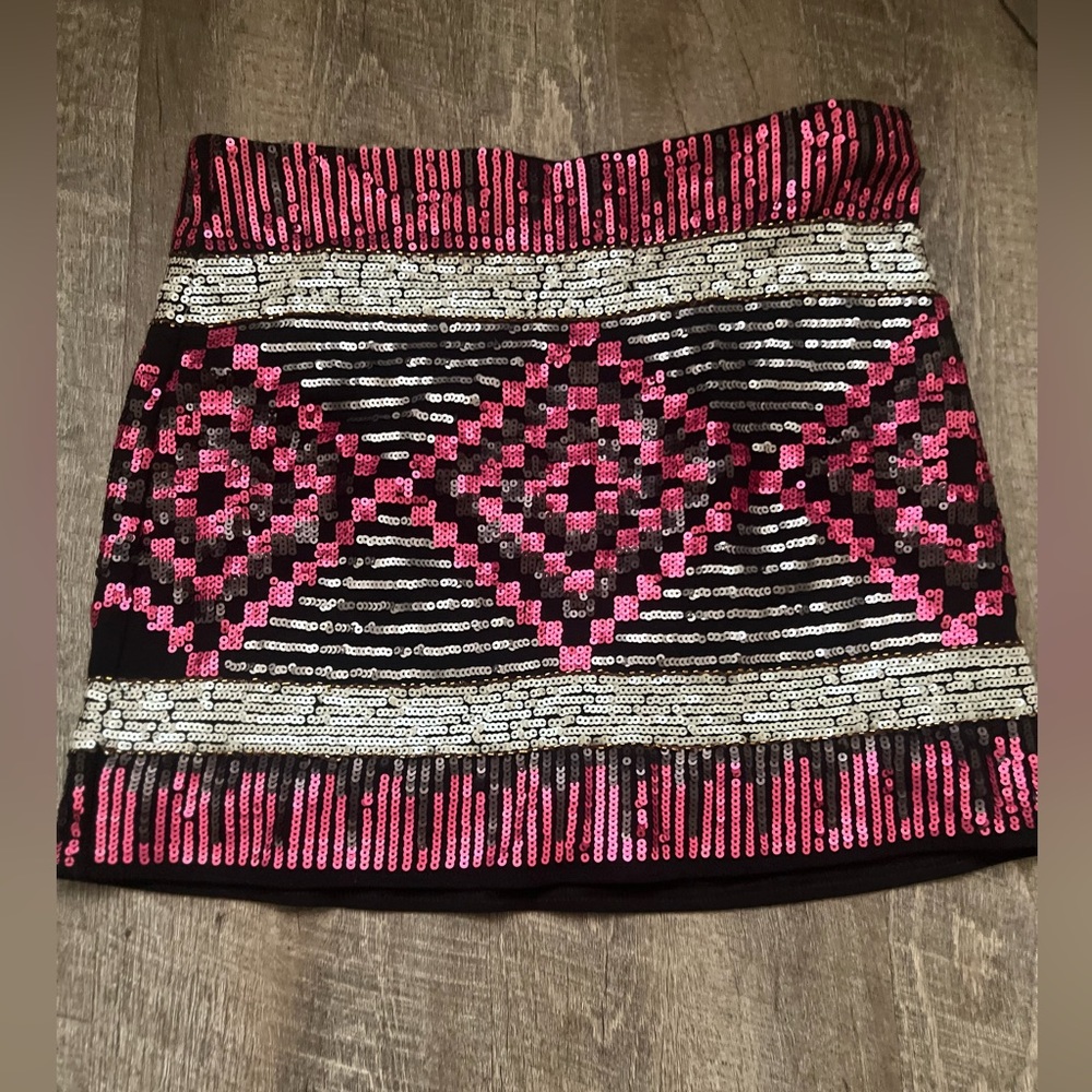 Médium black and pink sequined mini skirt